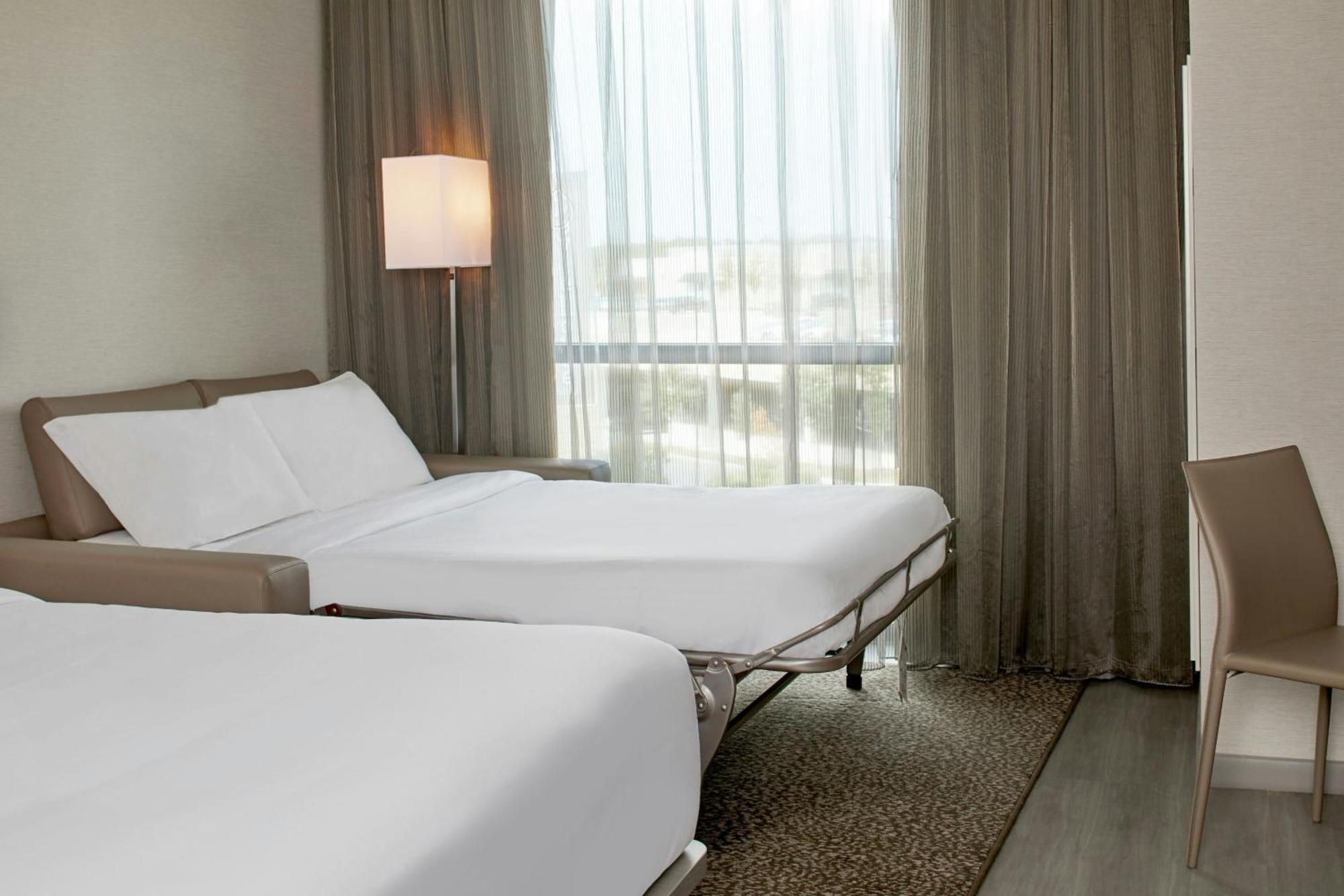 Ac Hotel By Marriott Austin Hill Country Exterior photo